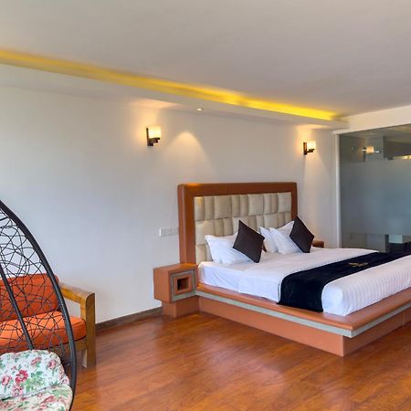 Mazarine Surf Suites Hiriketiya Диквелла Экстерьер фото