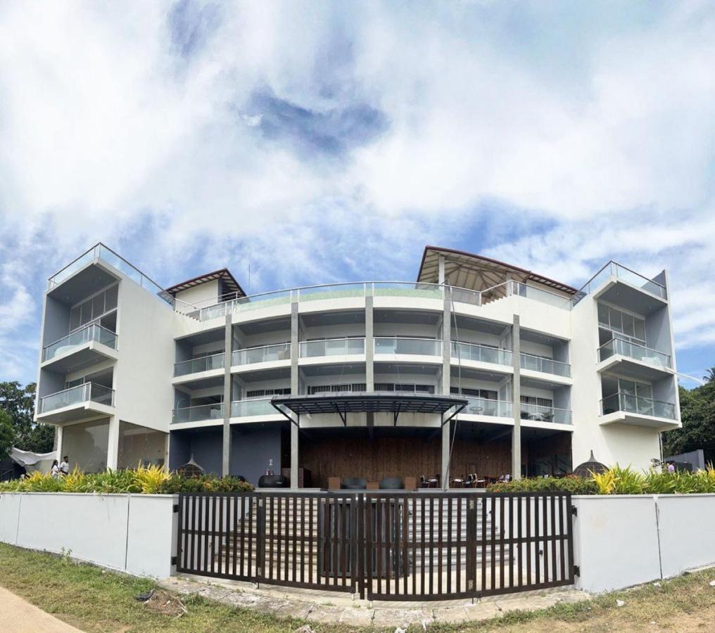 Mazarine Surf Suites Hiriketiya Диквелла Экстерьер фото