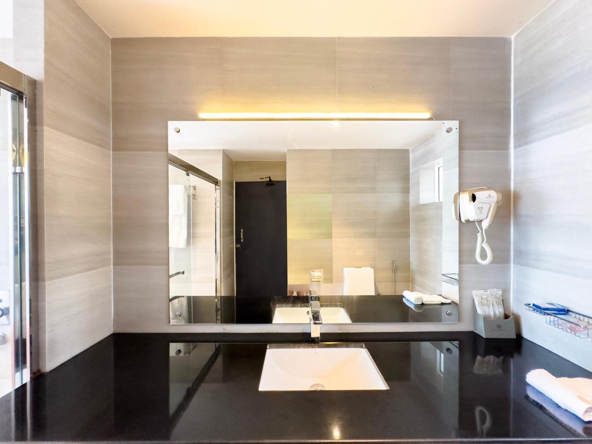 Mazarine Surf Suites Hiriketiya Диквелла Экстерьер фото